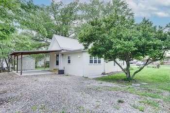 Cozy Carterville Home: 3 Mi to Crab Orchard Lake!