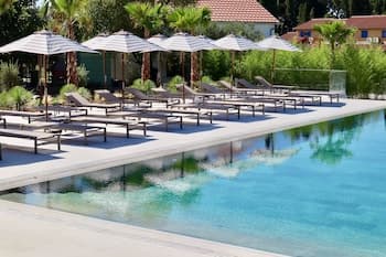 Molum Hotel & Residences