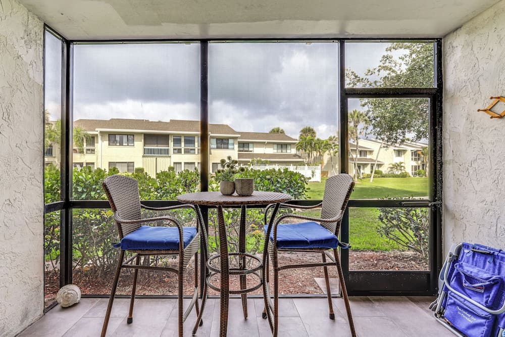 Fort Pierce Condo w/ Screened Porch: Walk to Beach