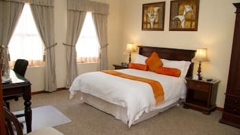 26 On Chamberlain Guest House