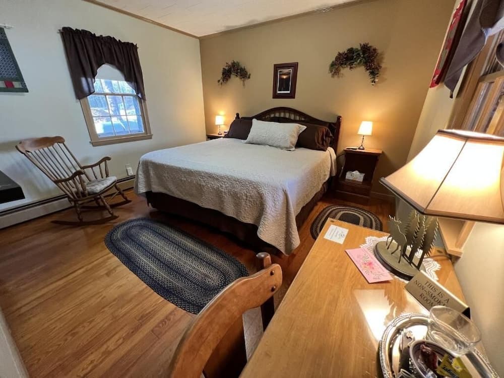 Alamoosook Lakeside Inn