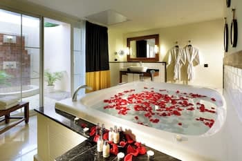 The Signature Level At Grand Palladium Lady Hamilton Resort & Spa