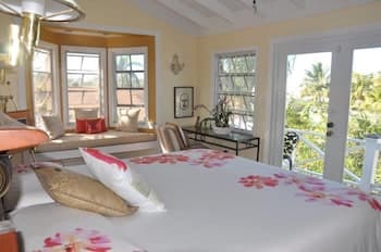 Buttonwood Bliss: Lux Condo With Amenities