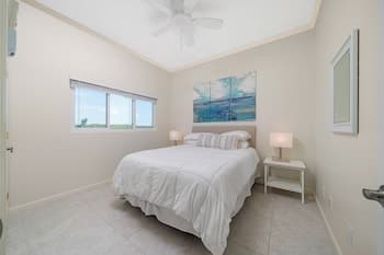 Seaside Escape: Luxurious Coastal Retreat