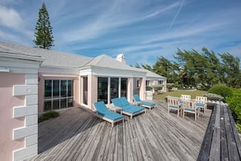 Cotton Bay Oasis: Grand Estate On Private Acres