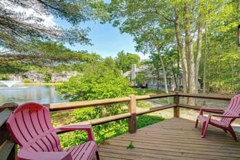 Pool & Marina Access: Condo w/ Deck in Jim Thorpe