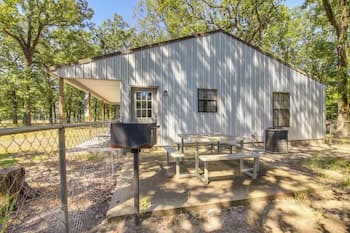5 Mi to Sardis Lake: Pet-friendly Cabin Rental