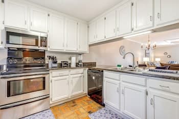 Mobile Townhome Near University of South Alabama!