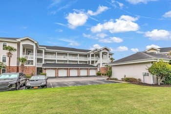 Elegant 3BR Condo- Magnolia North 101