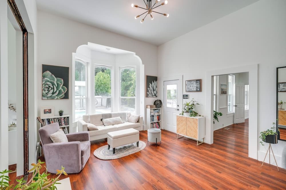 Modesto Mansion on 2 Acres - Great for Families!