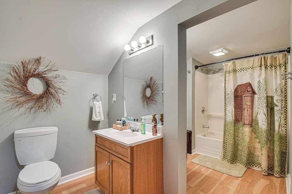 Countryside Biggsville Home w/ Yard, Dogs Welcome!