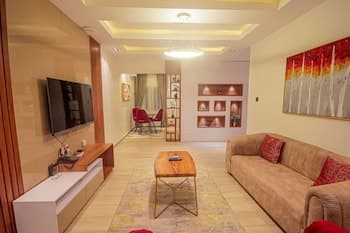 Benin City Blissful Apartment - Cozy 2BR Retreat