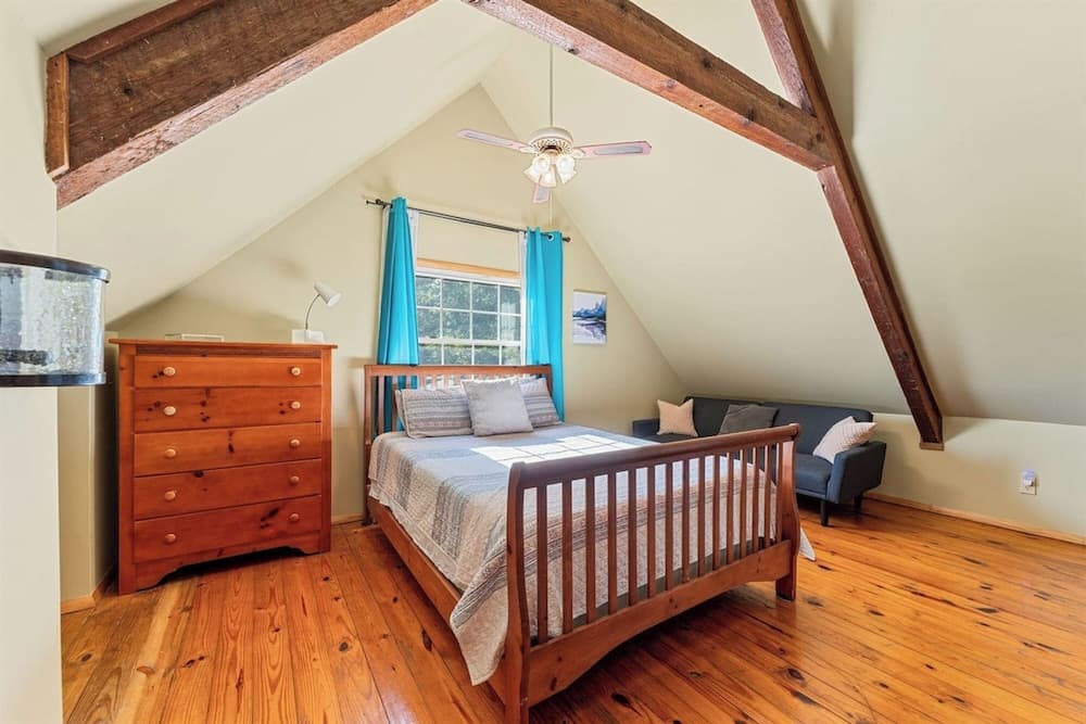 Branson's Crystal Cabin