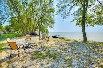 Waterfront Views: Lake Ontario Gem w/ Fireplace