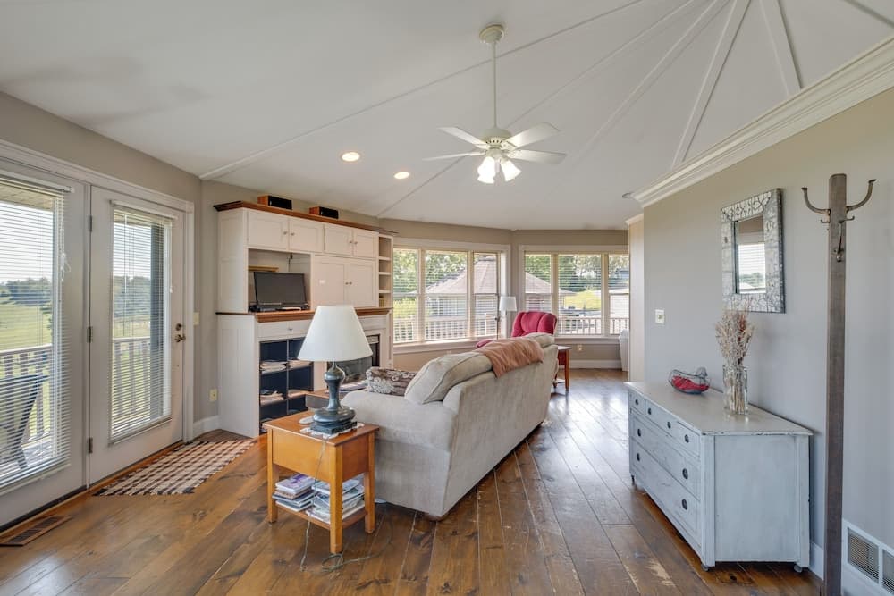 Panoramic Views: Hillside Millersburg Studio