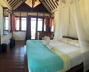 Arys lagoon bungalow & hotel