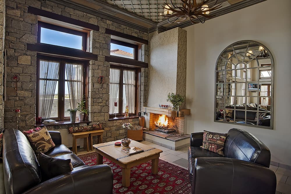 Ef Zin Studios & Suites