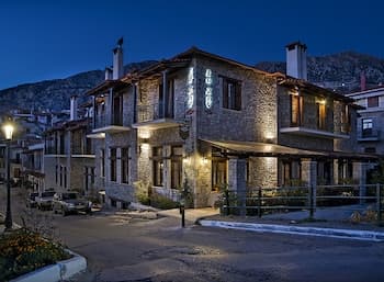 Ef Zin Studios & Suites