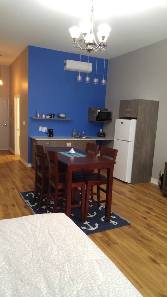 Canalside Restaurant, Inn & Kitchen store