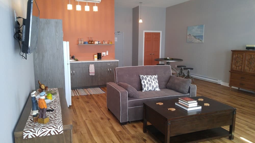 Canalside Restaurant, Inn & Kitchen store