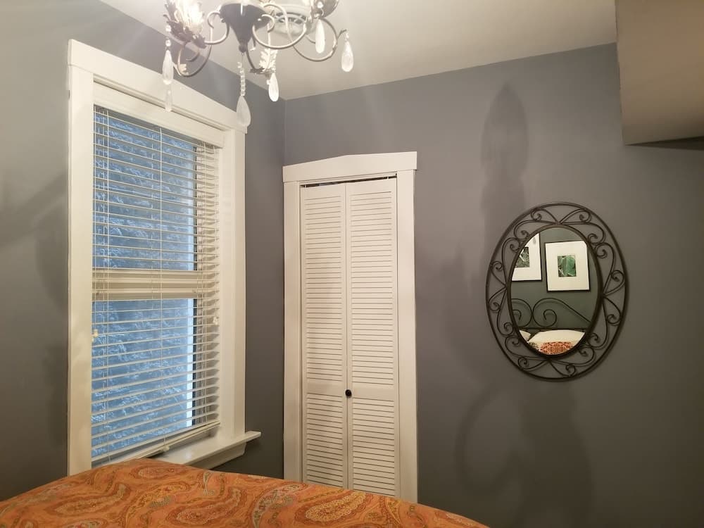 Chicago Guest House on Henderson Street