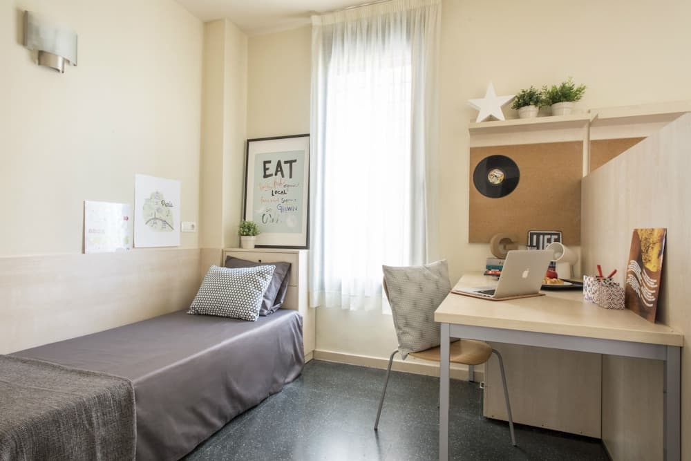 Residencia Universitaria Resa Giner de los Ríos - Hostel