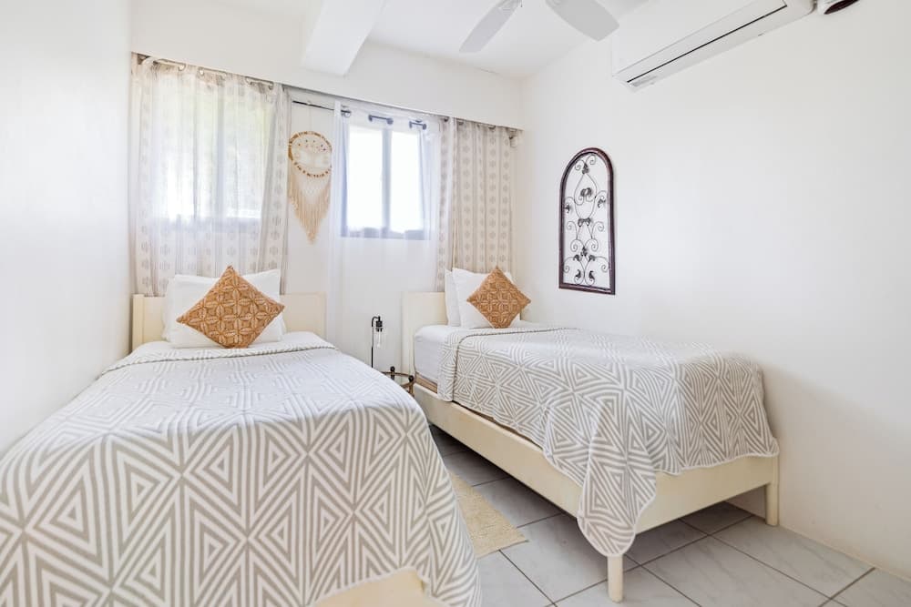 Coconut Row Boutique Hotel