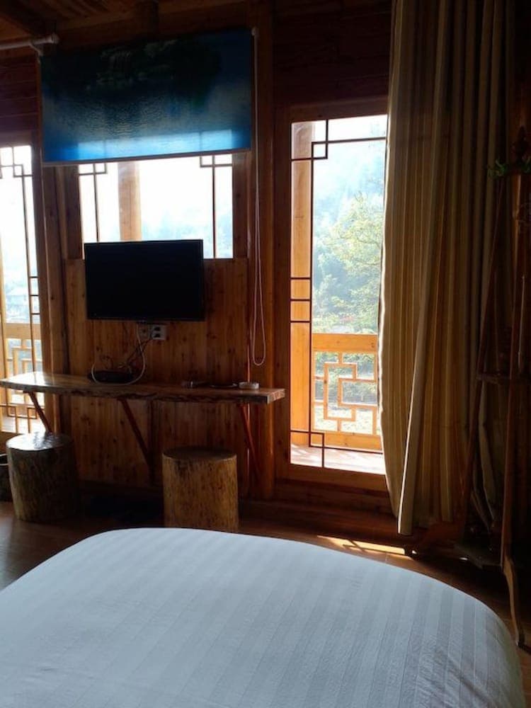 Zhang Jiajie Longquan Inn