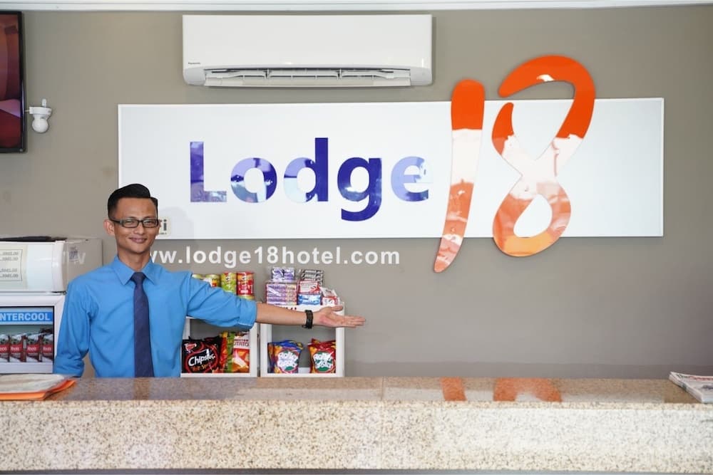 Lodge 18 Hotel