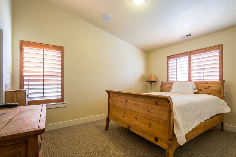 Bear Hollow by Lespri Management