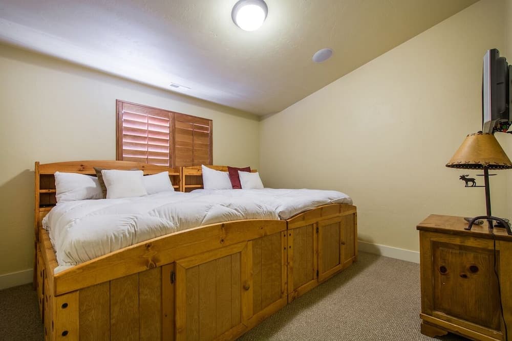 Bear Hollow by Lespri Management