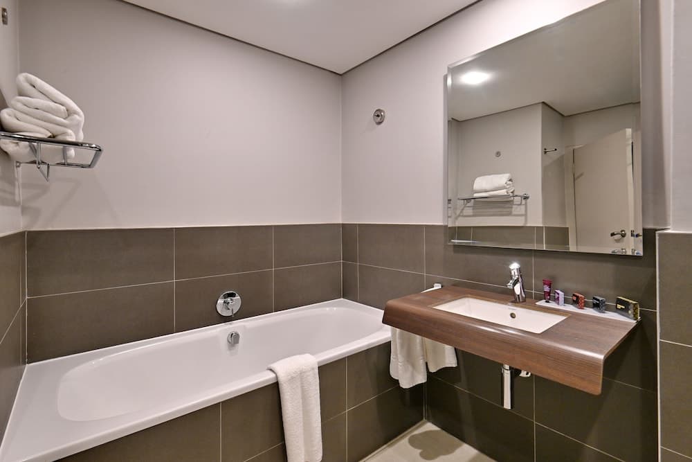 City Lodge Hotel Waterfall City