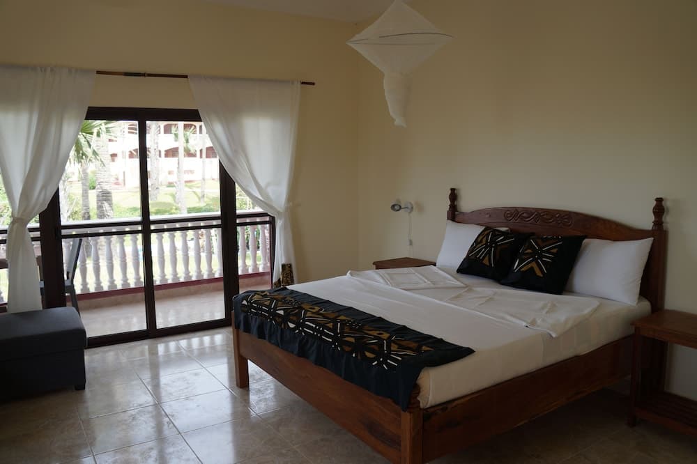 Lemon Creek Hotel Resort