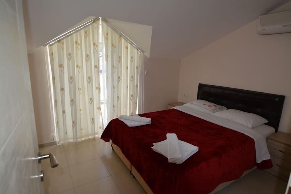 Golden Life Blue Green Residence