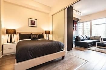 Life Suites Loft - CN Tower