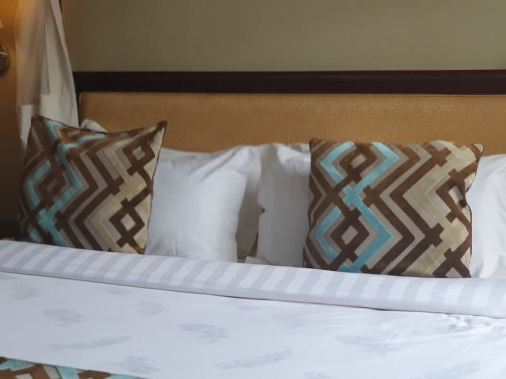 Serendib Suites & Conference Center