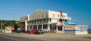 Parkland Village Inn