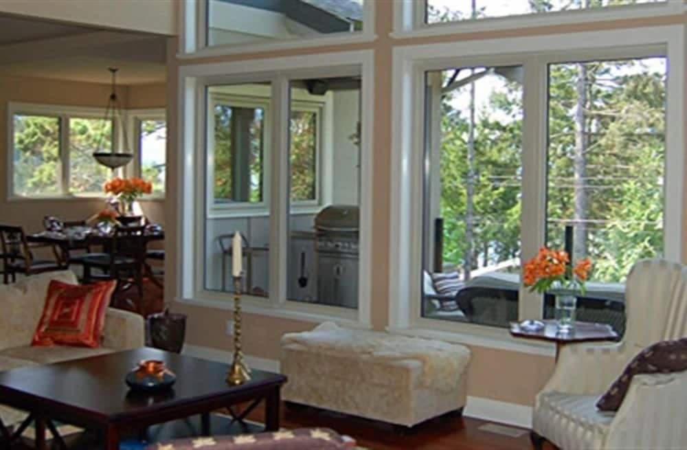 Brentwood Lighthouse B&B