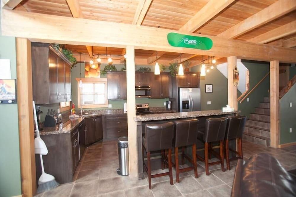 Snow Ridge by Apex Accommodations