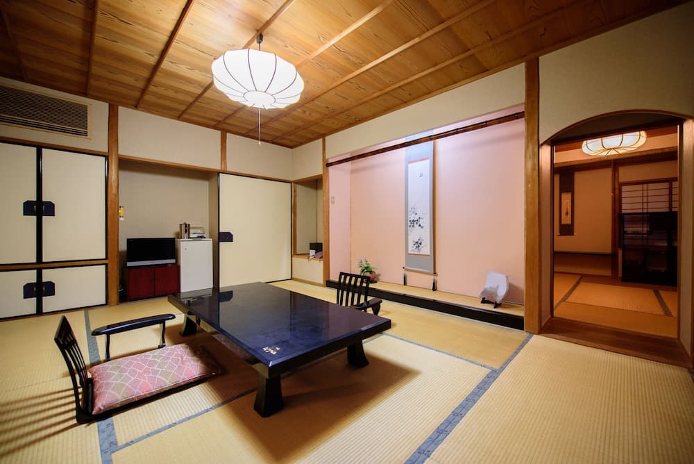 Yufuin Onsen Wafu Ryokan Tsuenosho