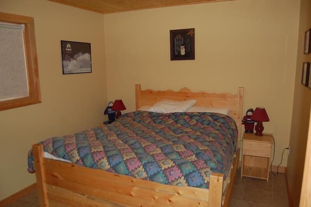 Creekview Court by Apex Accommodations