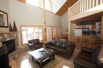 Creekview Court by Apex Accommodations