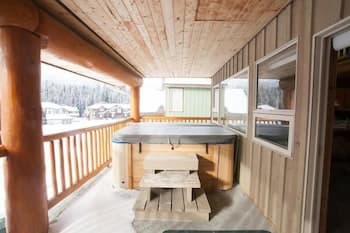 Outlaws Inn by Apex Accommodations