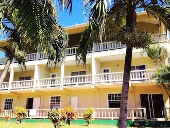 Island inn Apartments