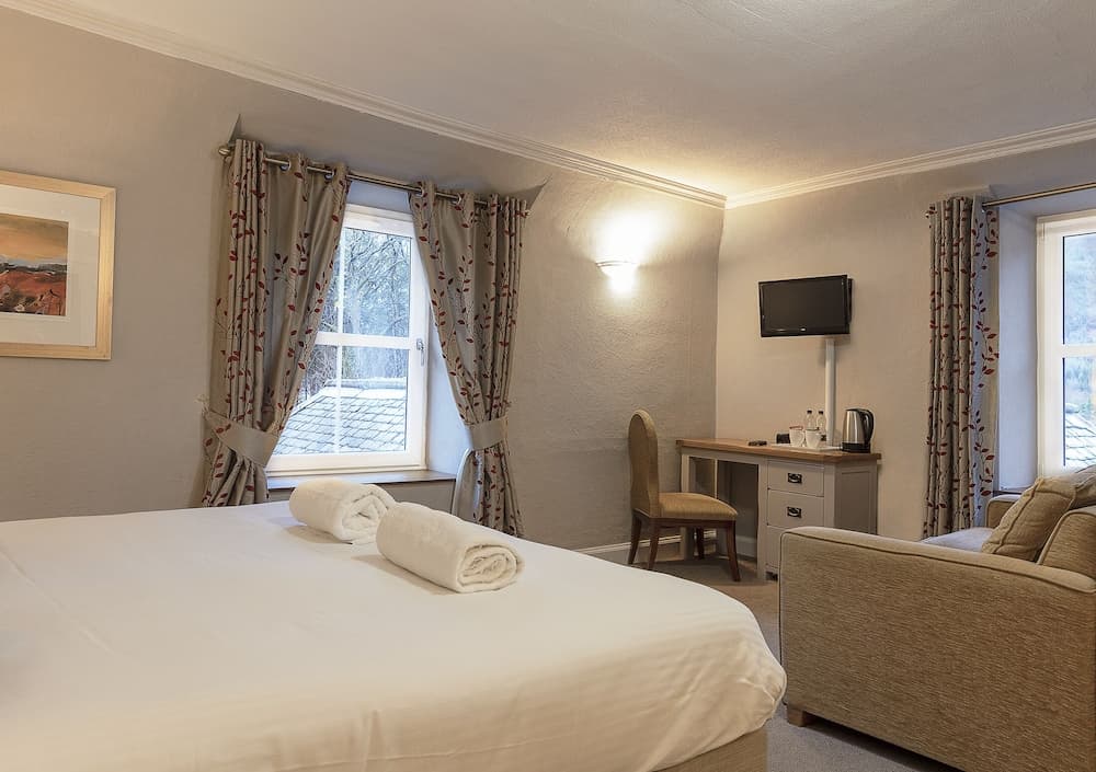 Loch Leven Hotel & Distillery