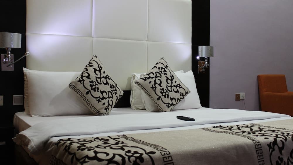 Downtown Royal Hotel