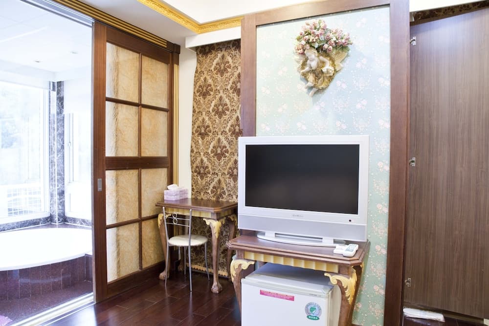 Ming-Jun Holiday Inn