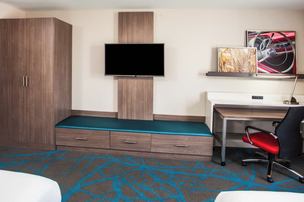 Holiday Inn Express & Suites Litchfield West by IHG