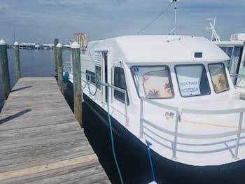 Harbor Houseboat