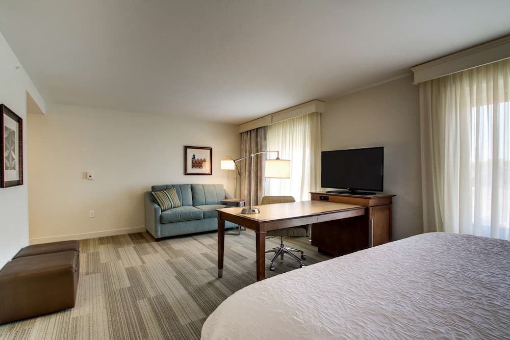 Hampton Inn & Suites Milwaukee West